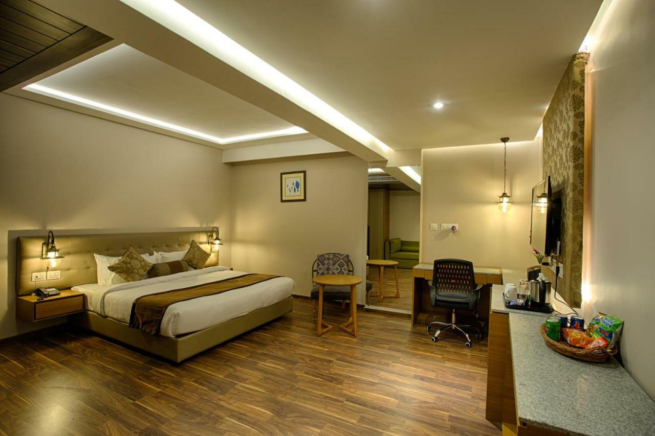 Four Vedas Hotel & Resort 西里古里 外观 照片